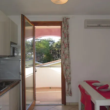 Cozy With Swimming Pool Apartment