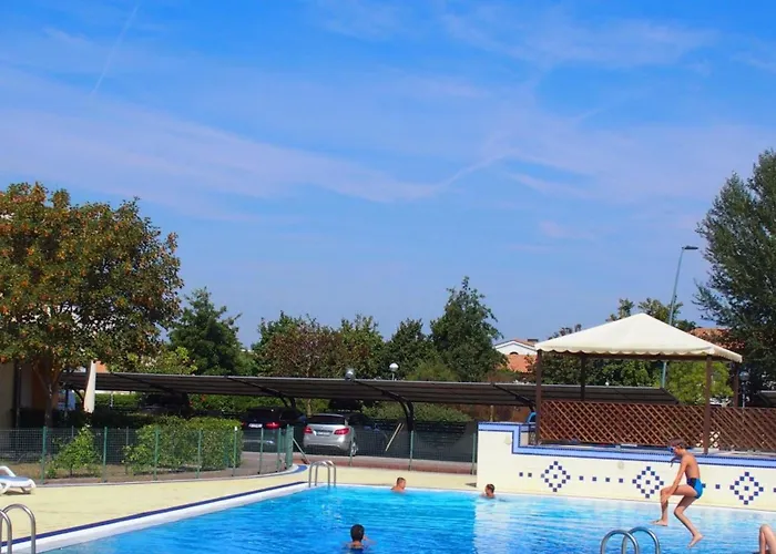 Cozy With Swimming Pool Apartment *