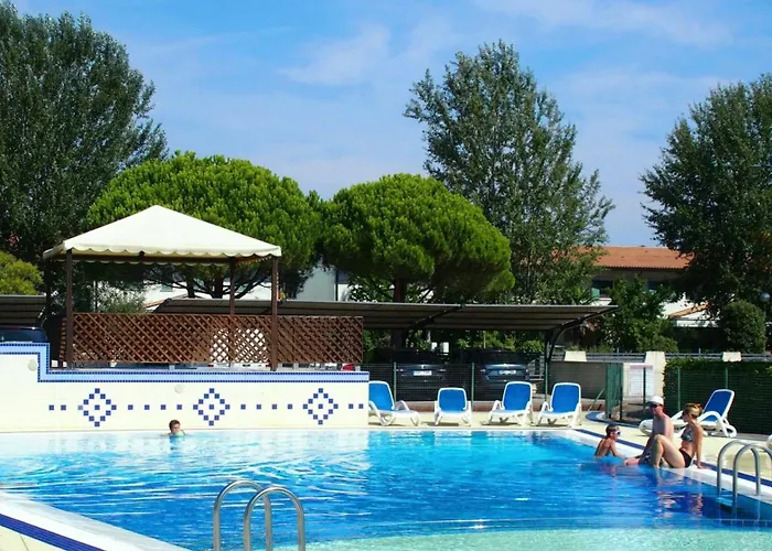 Cozy With Swimming Pool Apartment Bibione