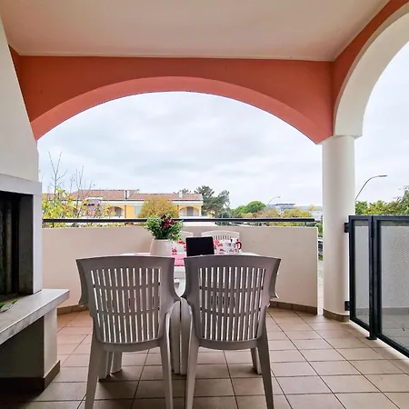 Cozy With Swimming Pool Apartamento Bibione