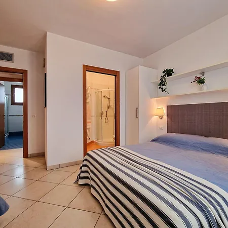 Cozy With Swimming Pool Apartamento