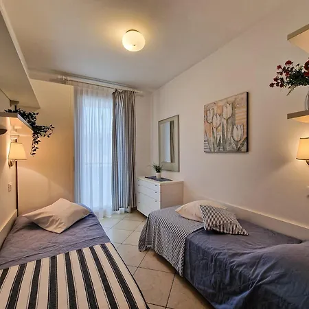 Cozy With Swimming Pool Apartamento Bibione