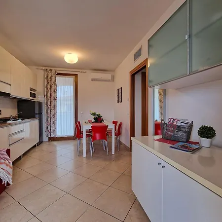 Cozy With Swimming Pool Apartamento *