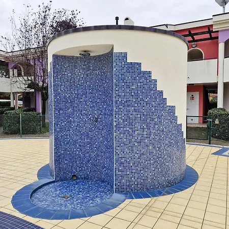 アパート Cozy With Swimming Pool