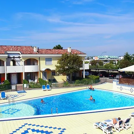 Cozy With Swimming Pool