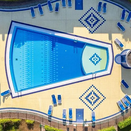Cozy With Swimming Pool Apartment Bibione