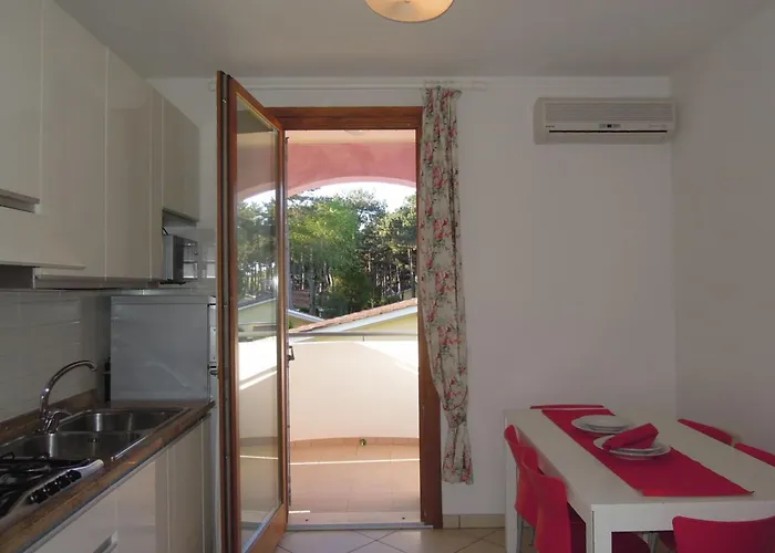 Cozy With Swimming Pool Appartamento